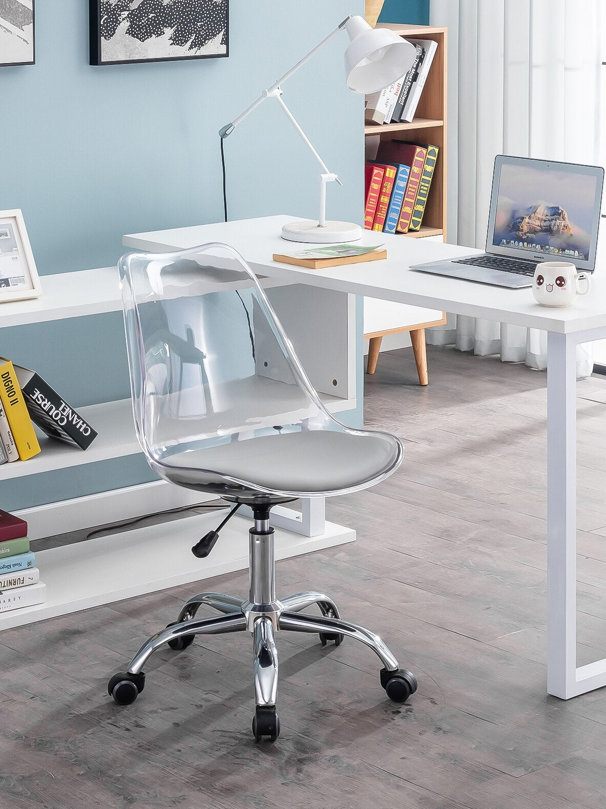 Chaise de bureau confortable rotative et design transparente