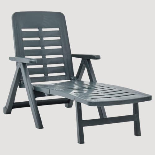 Transat pliable en plastique gris avec accoudoirs