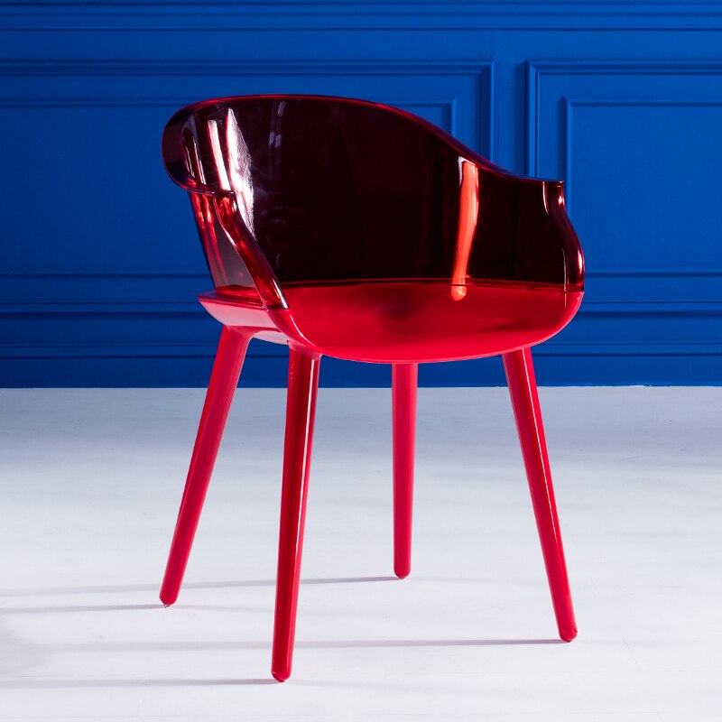 Chaise design avec dossier en plastique large fumé