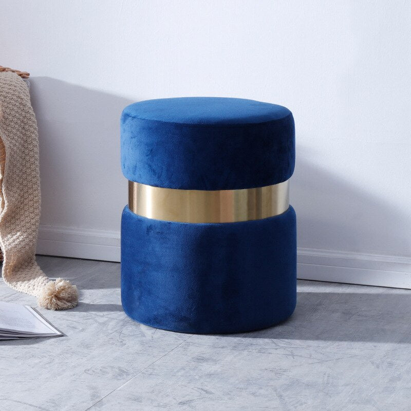 Tabouret design en velours avec bande en métal doré