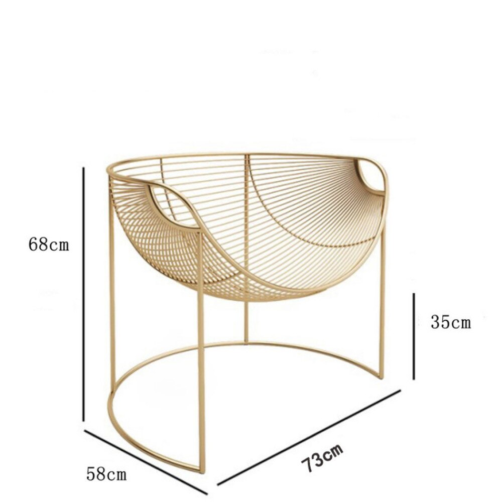 Chaise design en acier doré avec assise style hamac