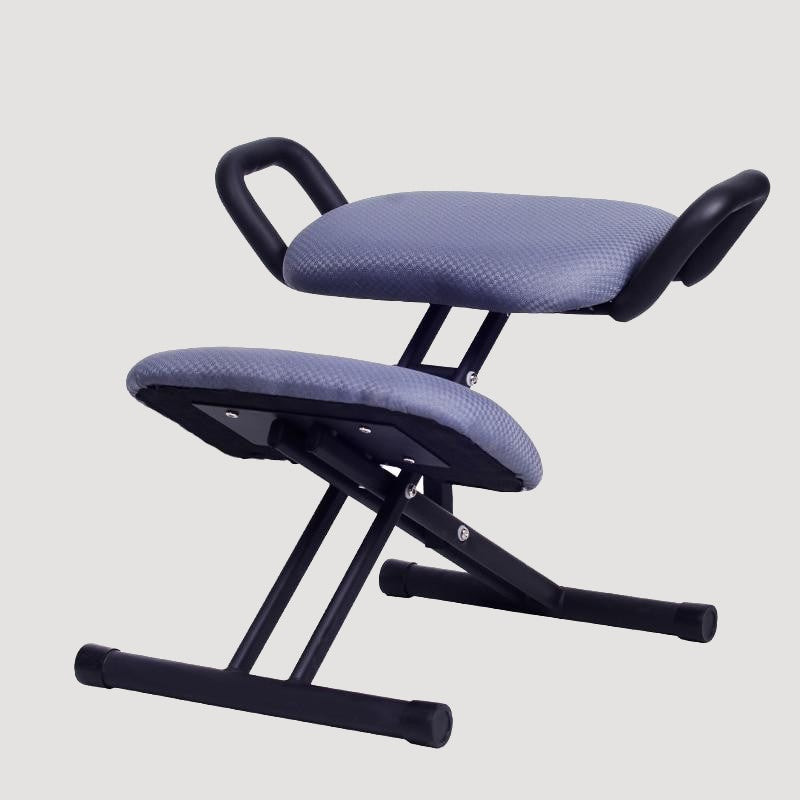 Tabouret ergonomique en tissu gris avec soutien de genoux et poignées latérales