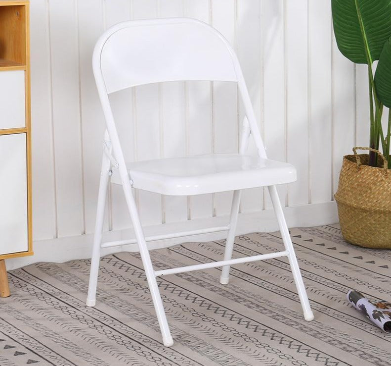 Chaise pliable en métal avec assise vernis