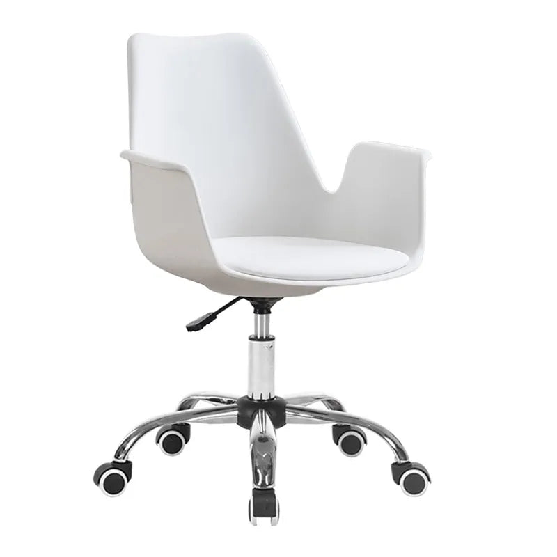Chaise de bureau design et confortable sur roulettes