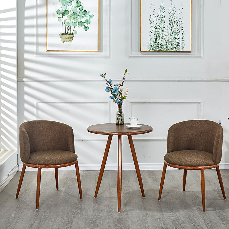 Chaise scandinave à large dossier en tissu et bois