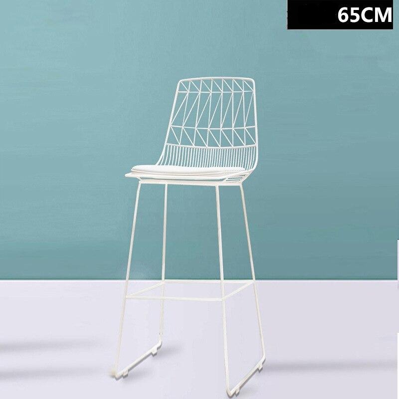Chaise de bar design en métal de style géométrique