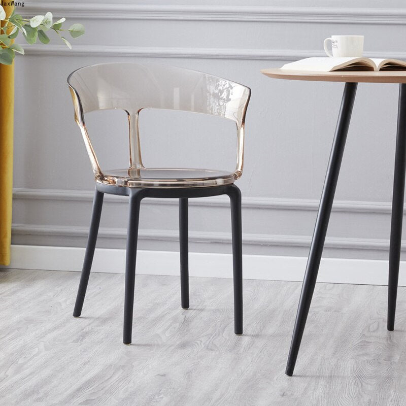 Chaise moderne en bois et résine à dossier large