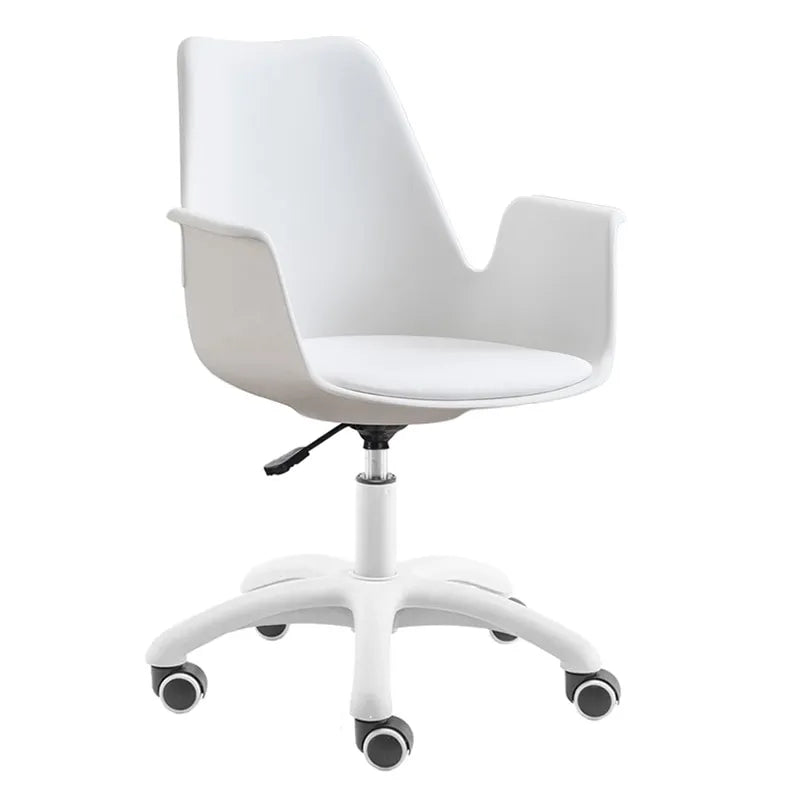 Chaise de bureau design et confortable sur roulettes