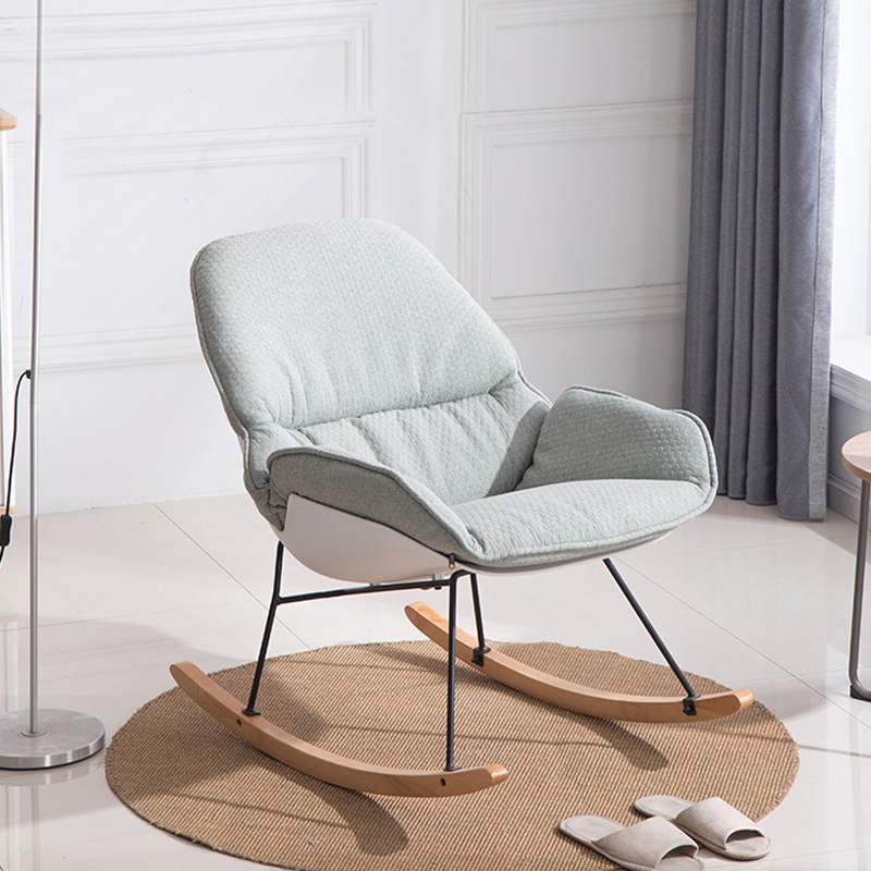 Chaise à bascule scandinave avec coussin d'assise confort