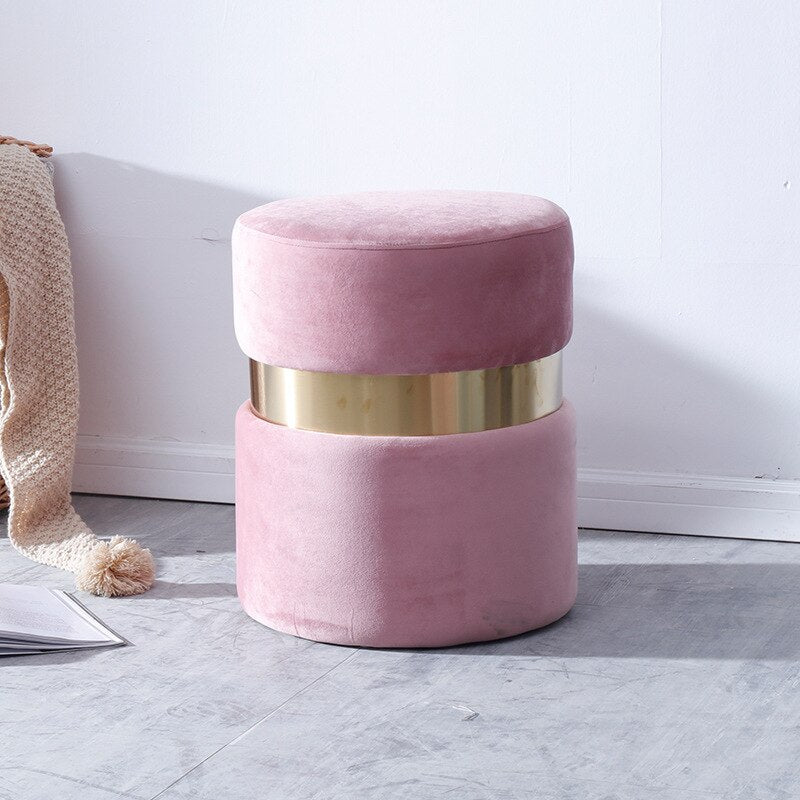 Tabouret design en velours avec bande en métal doré