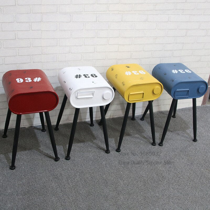 Tabouret industriel en métal style jerricane