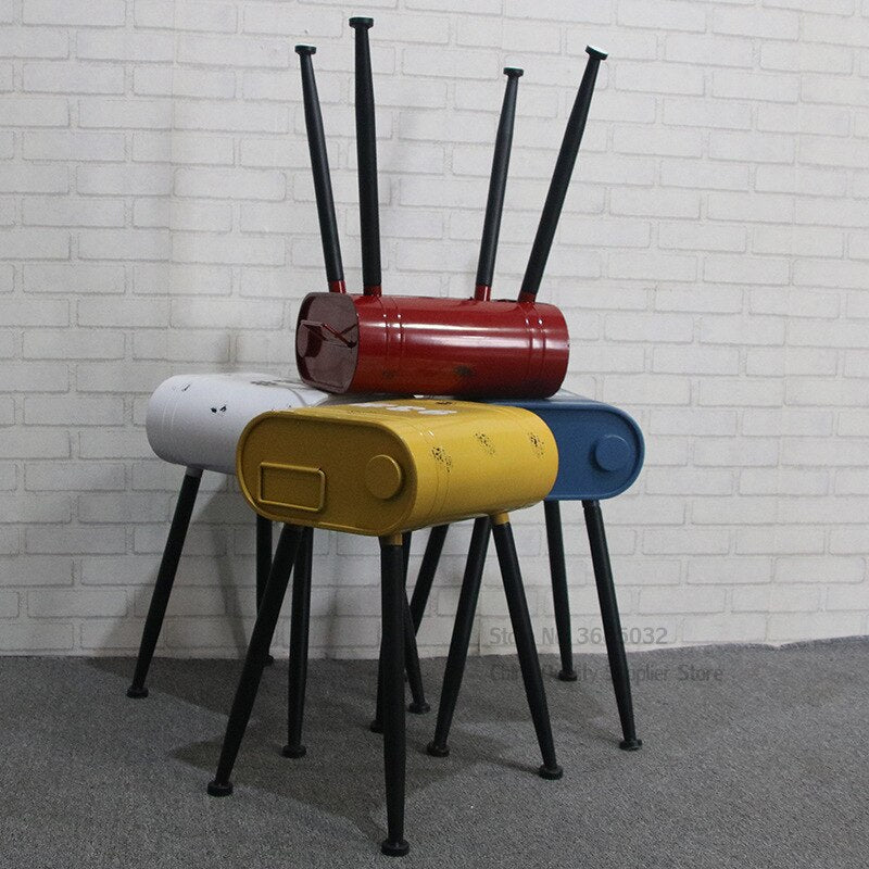 Tabouret industriel en métal style jerricane
