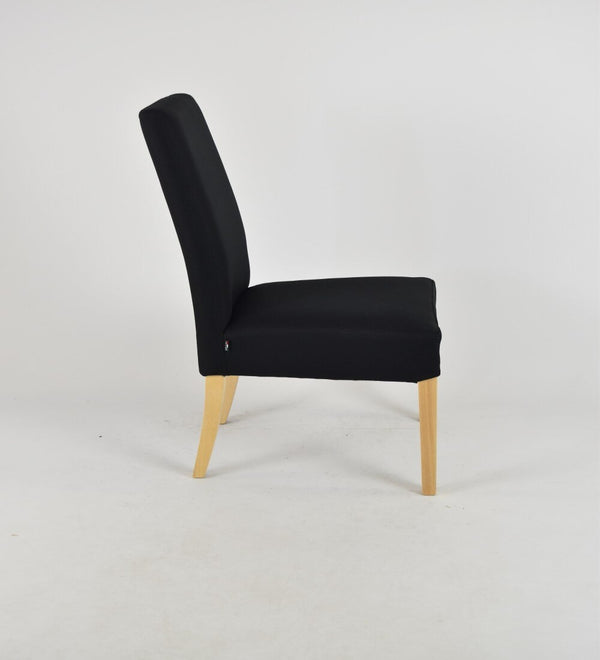 chaise moderne en tissus noir et bois 