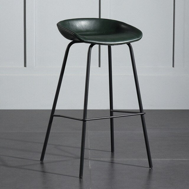 Tabouret de bar design nordique avec pieds en métal noir