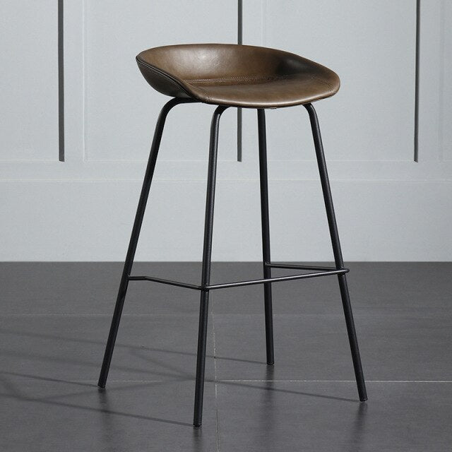 Tabouret de bar design nordique avec pieds en métal noir