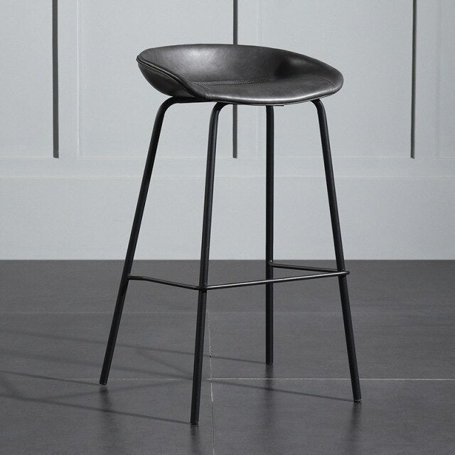 Tabouret de bar design nordique avec pieds en métal noir