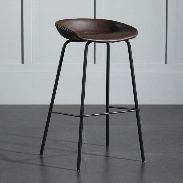 Tabouret de bar design nordique avec pieds en métal noir