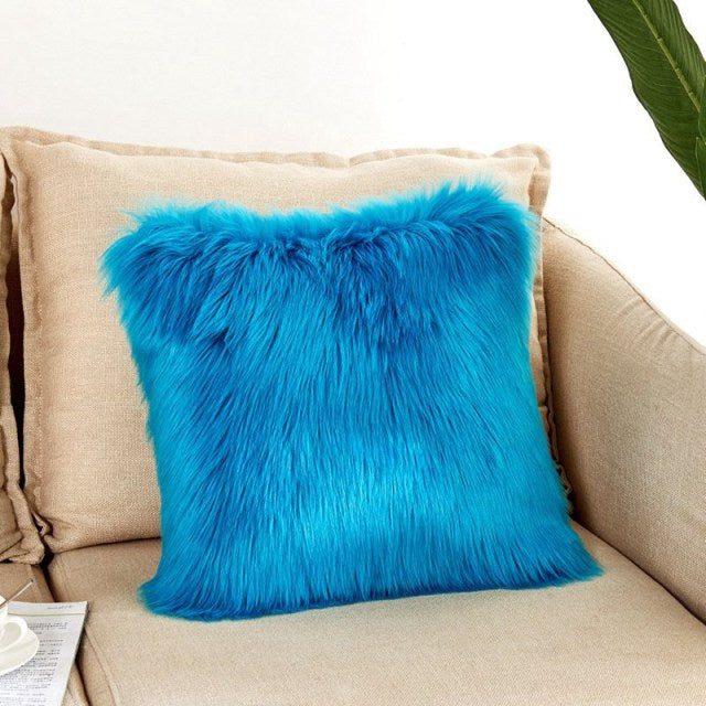 Coussin carré taie en fourrure synthétique