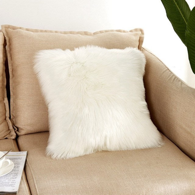 Coussin carré taie en fourrure synthétique