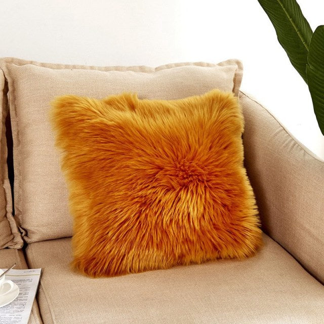 Coussin carré taie en fourrure synthétique