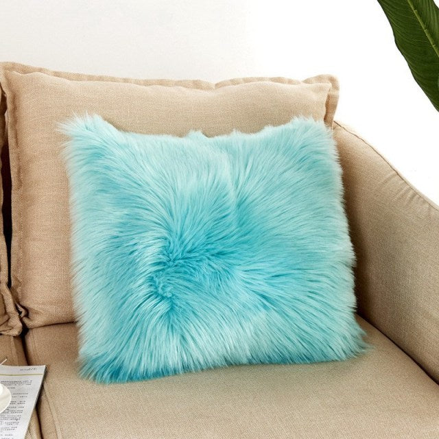 Coussin carré taie en fourrure synthétique