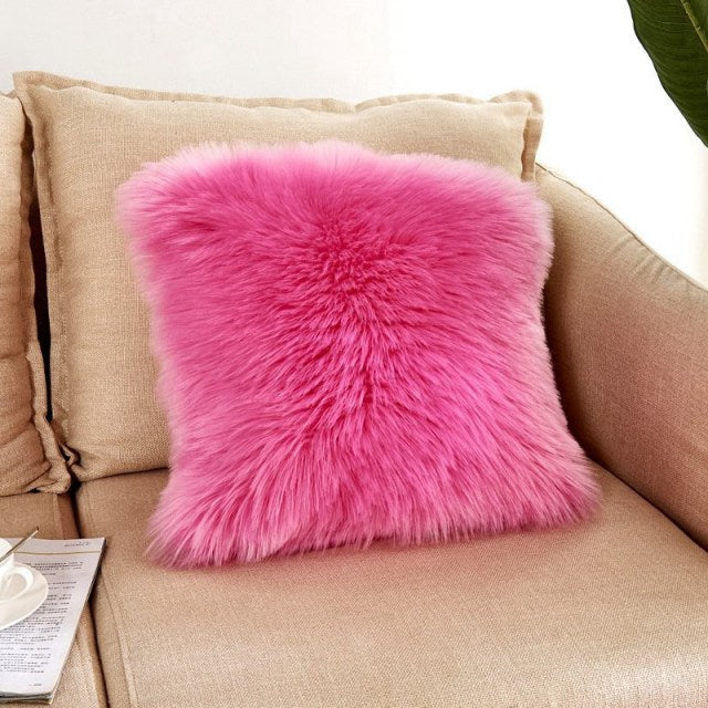 Coussin carré taie en fourrure synthétique