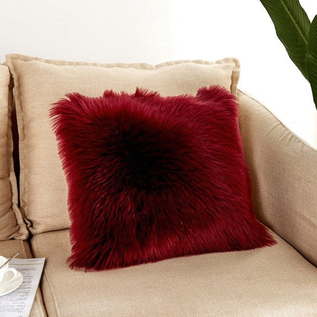 Coussin carré taie en fourrure synthétique