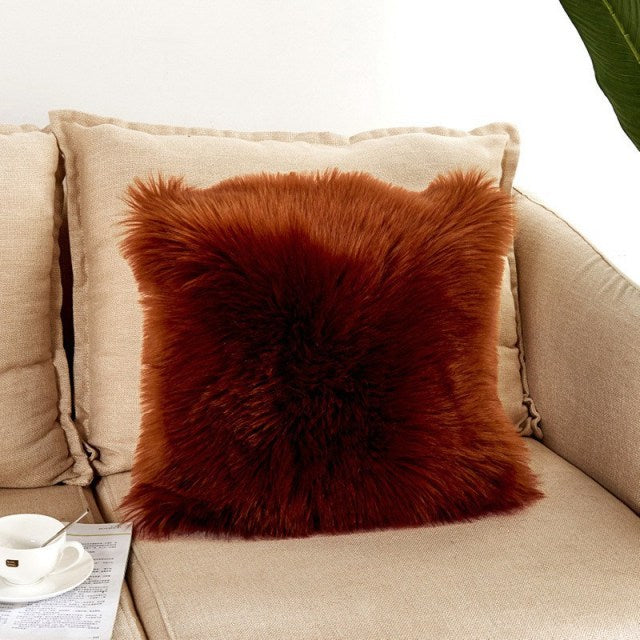 Coussin carré taie en fourrure synthétique