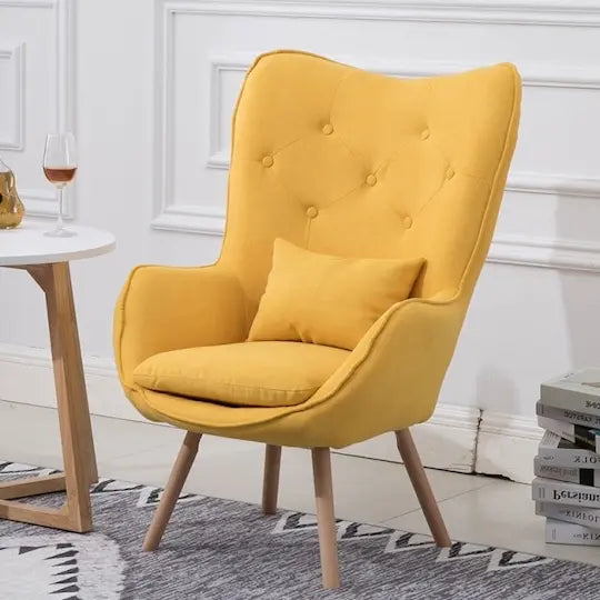 Fauteuil scandinave capitonné dossier large et accoudoirs inclinés