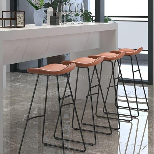 Tabouret de bar moderne assise selle et pieds en métal noir