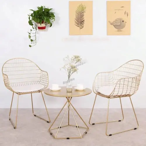 Chaise design scandinave en métal grillagé