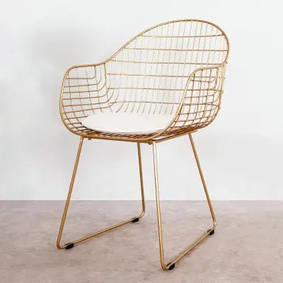 Chaise design scandinave en métal grillagé