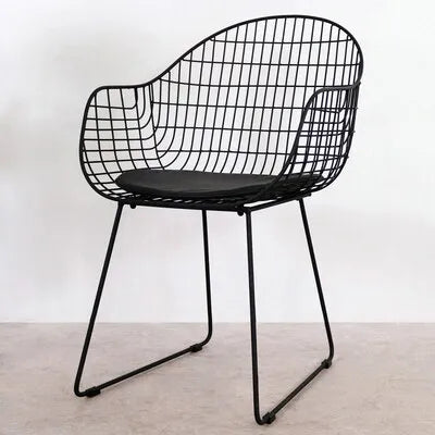 Chaise design scandinave en métal grillagé