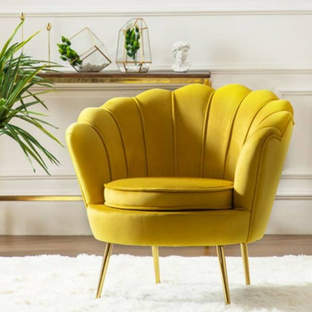 Fauteuil design à dossier fleur large en velours et métal doré