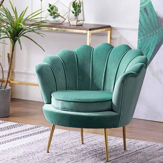 Fauteuil design à dossier fleur large en velours et métal doré