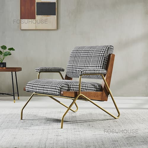 Fauteuil design confort en tissu pied de poule et pieds métal doré