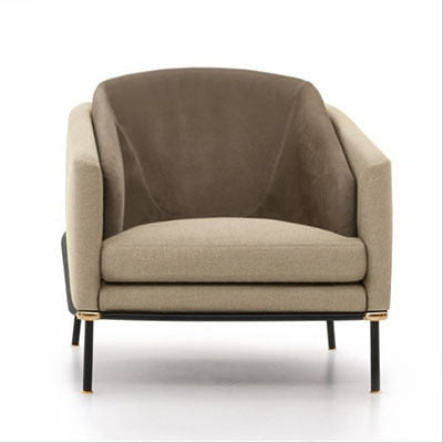 Fauteuil design scandinave en suédine et pieds en métal noir