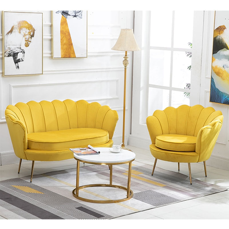 Fauteuil design à dossier fleur large en velours et métal doré
