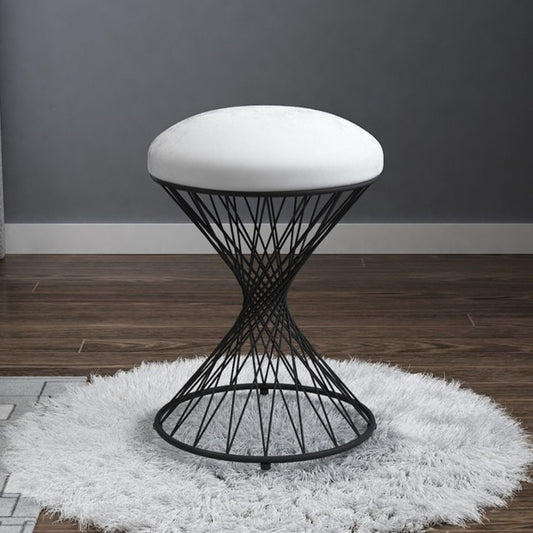 Tabouret design bas avec pied géométrique en métal noir