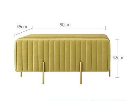 Banc design en velours et pieds en métal doré fins
