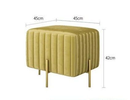 Banc design en velours et pieds en métal doré fins