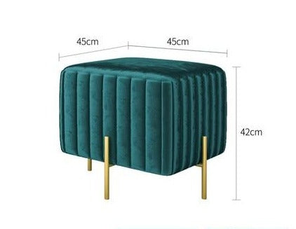 Banc design en velours et pieds en métal doré fins