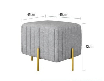 Banc design en velours et pieds en métal doré fins