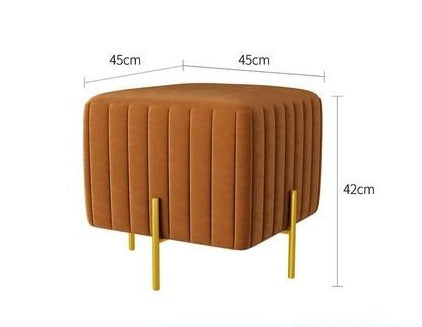 Banc design en velours et pieds en métal doré fins