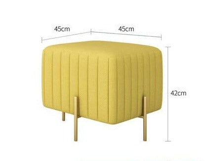 Banc design en velours et pieds en métal doré fins