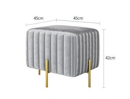 Banc design en velours et pieds en métal doré fins