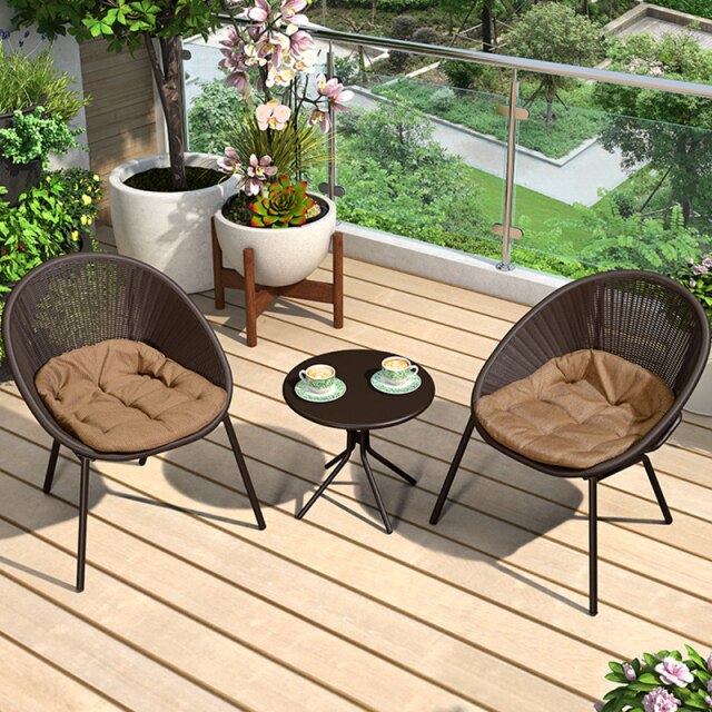 Chaise moderne avec dossier ergonomique en rotin