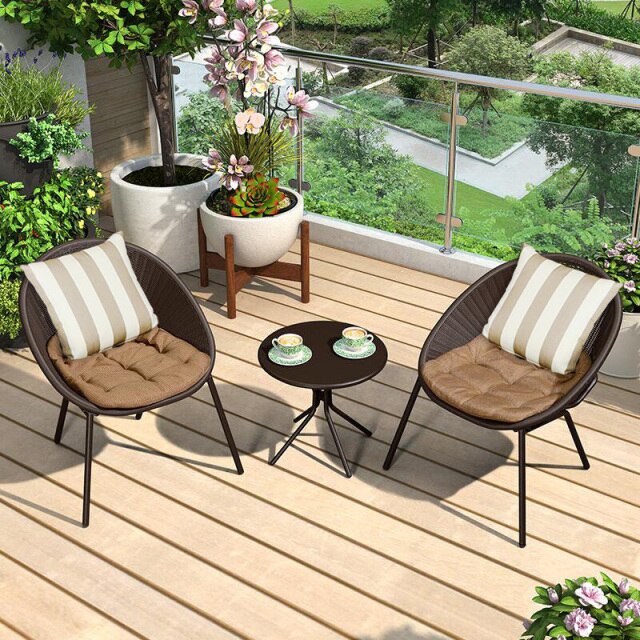 Chaise moderne avec dossier ergonomique en rotin