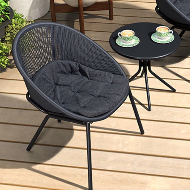 Chaise moderne avec dossier ergonomique en rotin