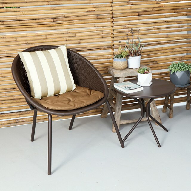 Chaise moderne avec dossier ergonomique en rotin